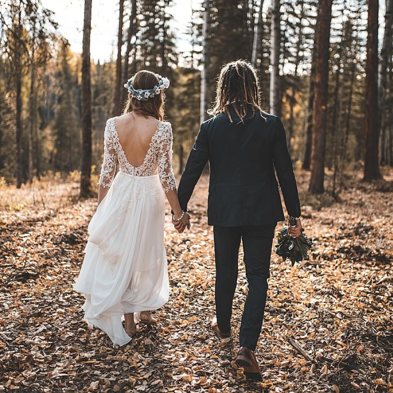 Comment choisir une étole blanche élégante pour votre mariage