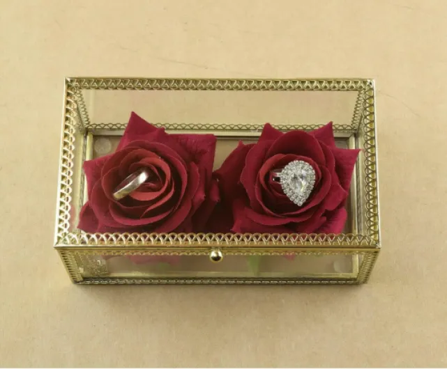 Boîte à Bijoux Porte-Alliances Mariage + Fleur en Velours Rouge Original Moderne Accessoire pour les Mariés Dimension 14x8 cm Multicolore