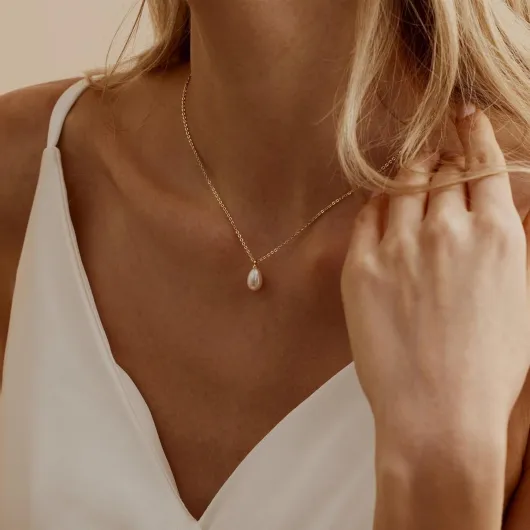 Collier de Perles pour Femme,Chaîne en or Plaqué or 14 Carats Bijou de à Offrir Convient aux Filles Femmes,Idéal pour les Mariages et les Fêtes