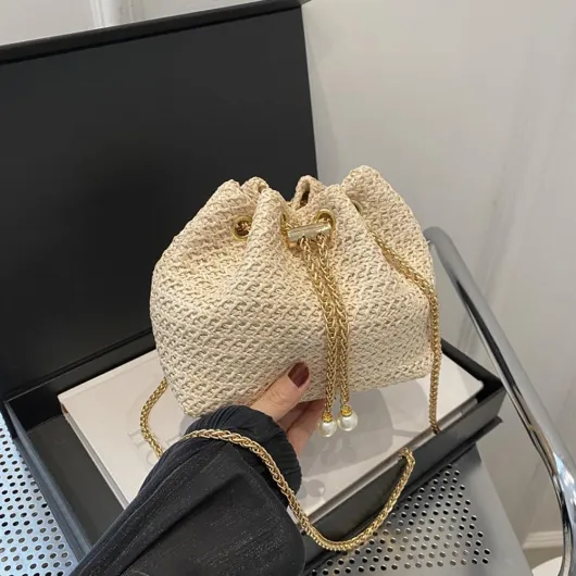 TOFBS Sac a Main Femme Pochette en Paille Tissée Plage d'Été Embrayage Soirée Sacs à Bandoulière avec Chaîne Métal pour Fête Mariage Vacances Boule Beige