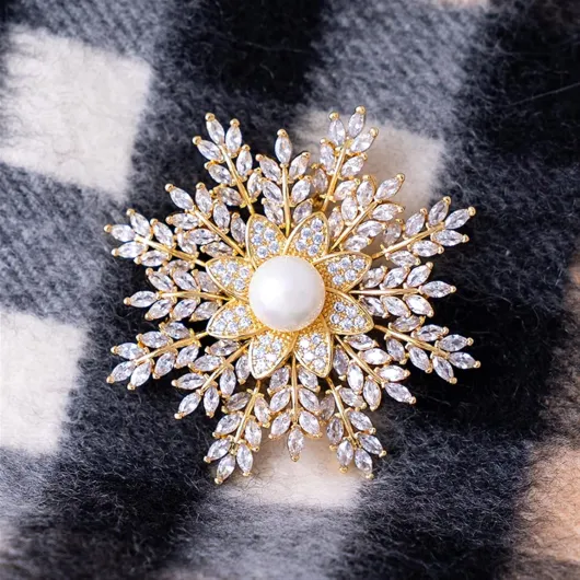 Brooches Pin Luxury Snowflake Brooch Gold Flower Zirconia Jewelry Pearl Pins for Women Winter Accessories Wedding Coat Scarf Hat Brooch (Gold)