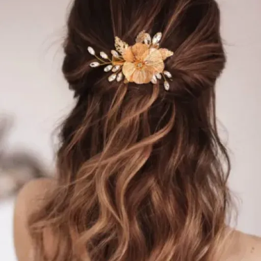 Test Ushiny pince à cheveux fleur dorée : un accessoire mariage qui fait le job sans ruiner le budget