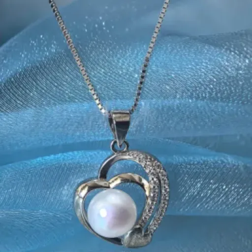 Test collier de perles NONNYLLEI : un cadeau qui fait le job sans coûter un rein