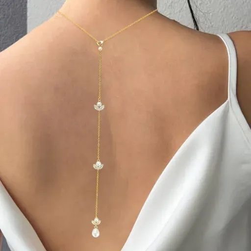Test collier de perles de fond Eyraevor : un petit plus visuel pour robe dos nu, sans se ruiner