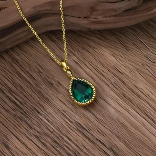 Test LONAGO collier goutte émeraude : joli petit collier vert qui fait le job sans trop casser la tirelire