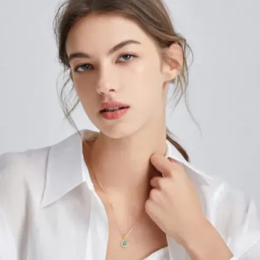Test FANCIME Collier Infini Aigue-marine : un petit bijou simple qui fait le job pour un cadeau