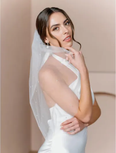AOREAS Voile de mariée court blanc avec perles et strass pour enterrement de vie de jeune fille Blanc 1