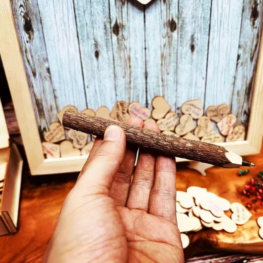 Livre d'or pour Le Mariage Panneau de Stylo Alternatif Cadre en Bois pour Le baptême Décoration de la fête d'anniversaire 120 Coeurs Color1